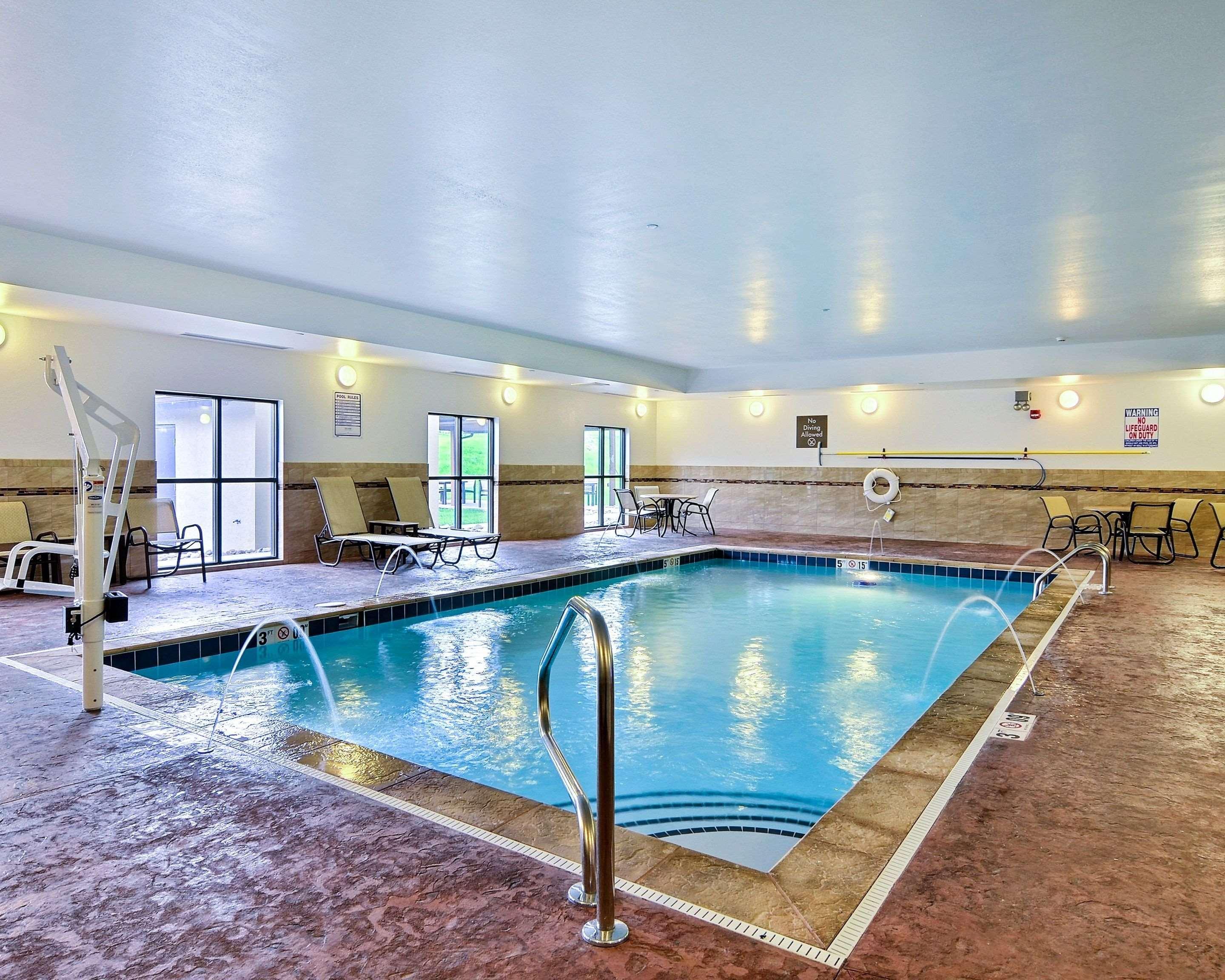 Comfort Suites Uniontown Eksteriør bilde