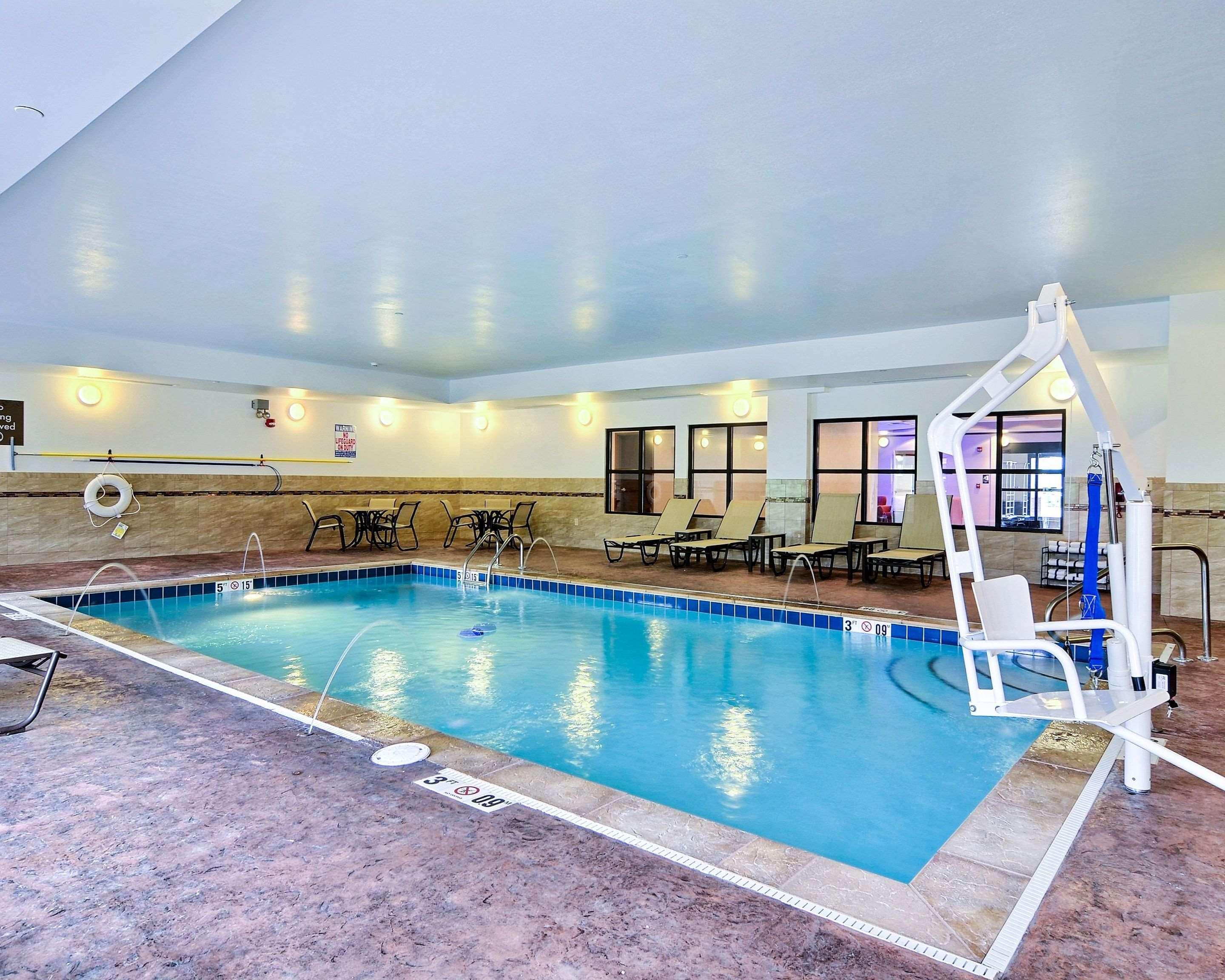 Comfort Suites Uniontown Eksteriør bilde