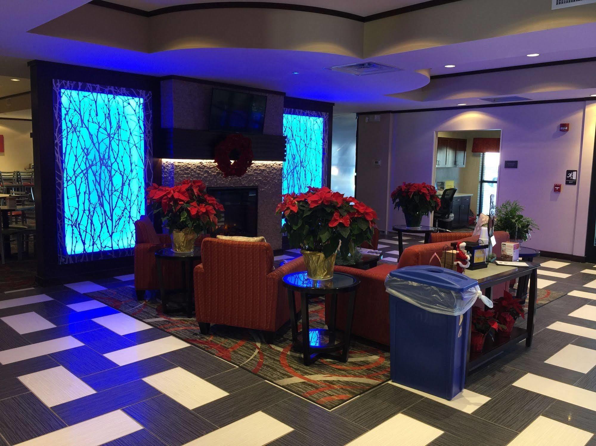 Comfort Suites Uniontown Eksteriør bilde